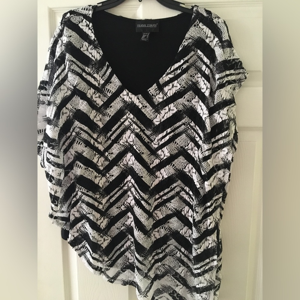 Sz 18 Frank Lyman top new w/o tags